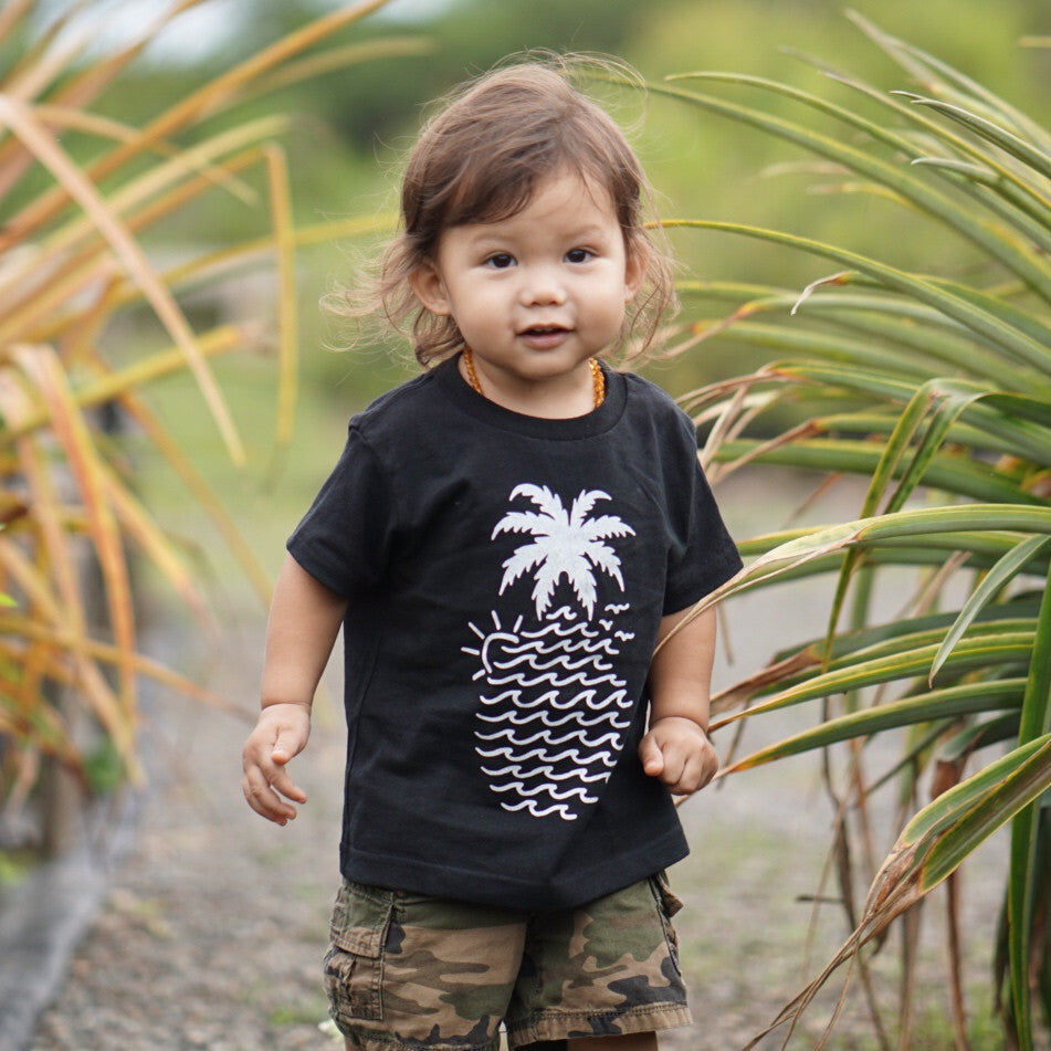 Black "Wavy Pineapple" Tee