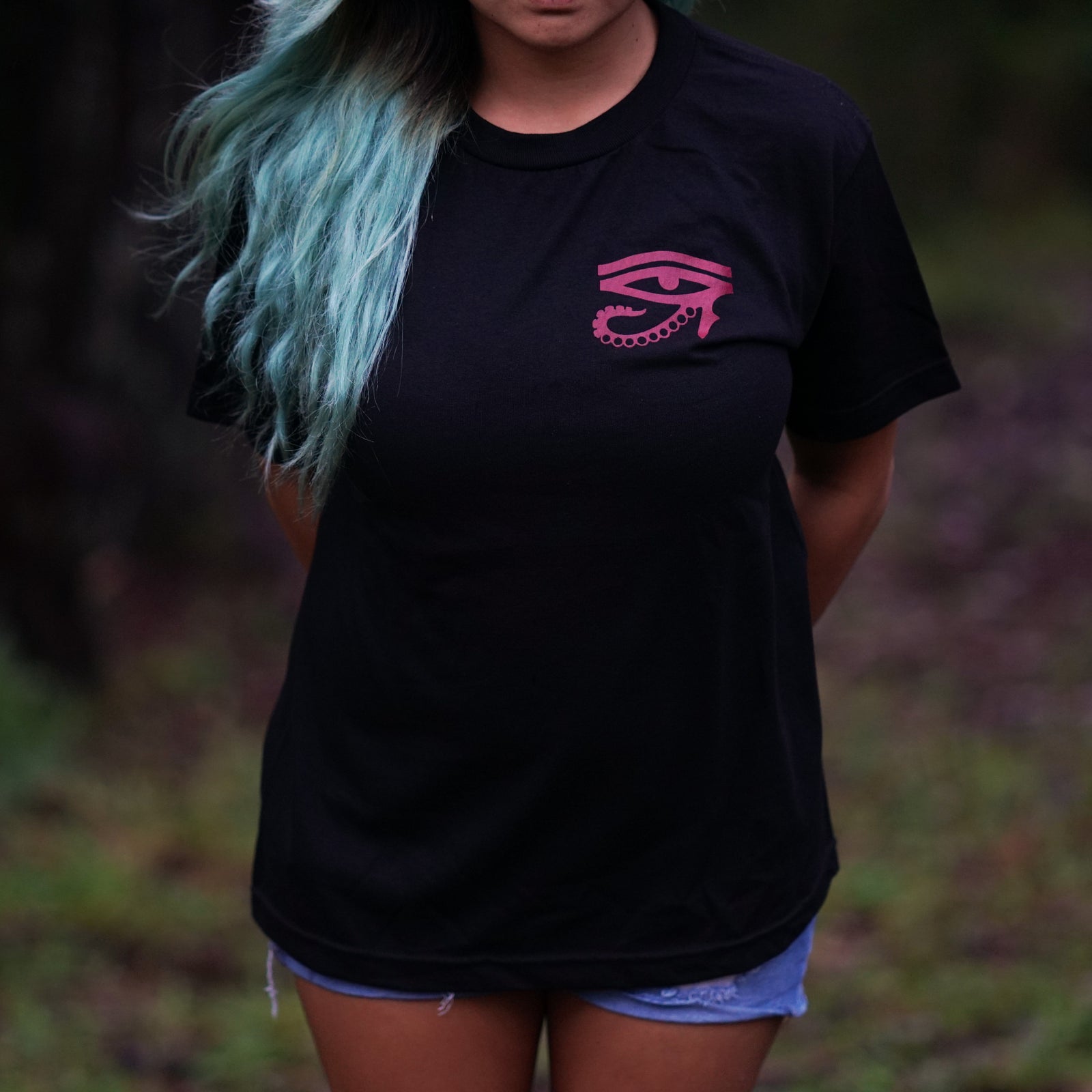 "Tako Eye Logo" Tee - Black/Burgundy